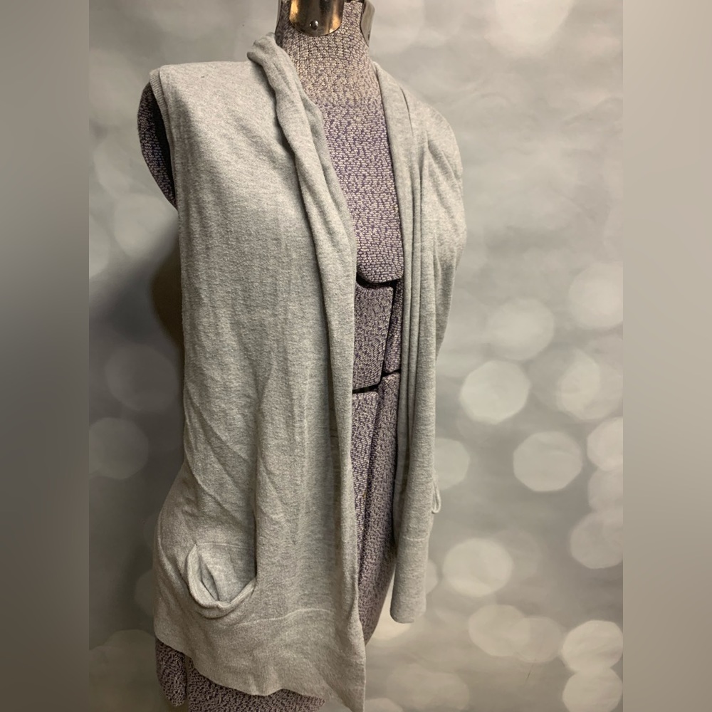 Banana Republic sleeveless cardigan in grey size‎ small